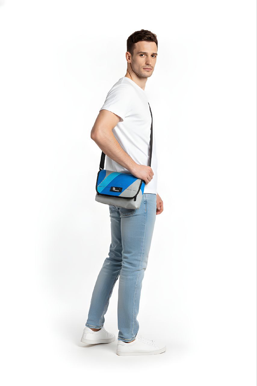 Umhängetasche aus recycelter LKW-Plane | Handgemacht | Unisex | Upcycling Schultertasche