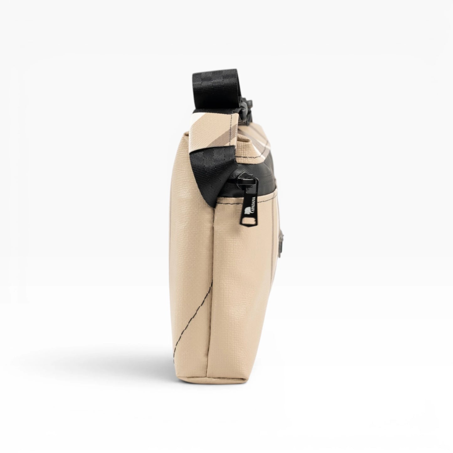 4-Ekig Bauchtasche aus recycelter LKW-Plane | Unisex | Crossbody tragbar | Handgemacht