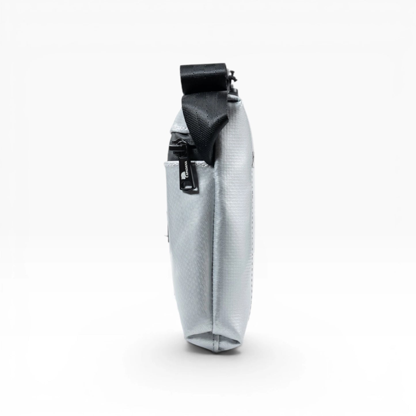 4-Ekig Bauchtasche aus recycelter LKW-Plane | Unisex | Crossbody tragbar | Handgemacht