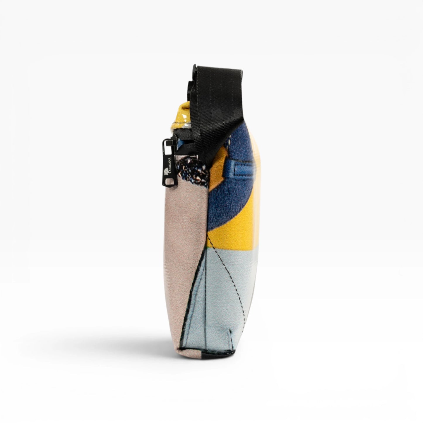 4-Ekig Bauchtasche aus recycelter LKW-Plane | Unisex | Crossbody tragbar | Handgemacht