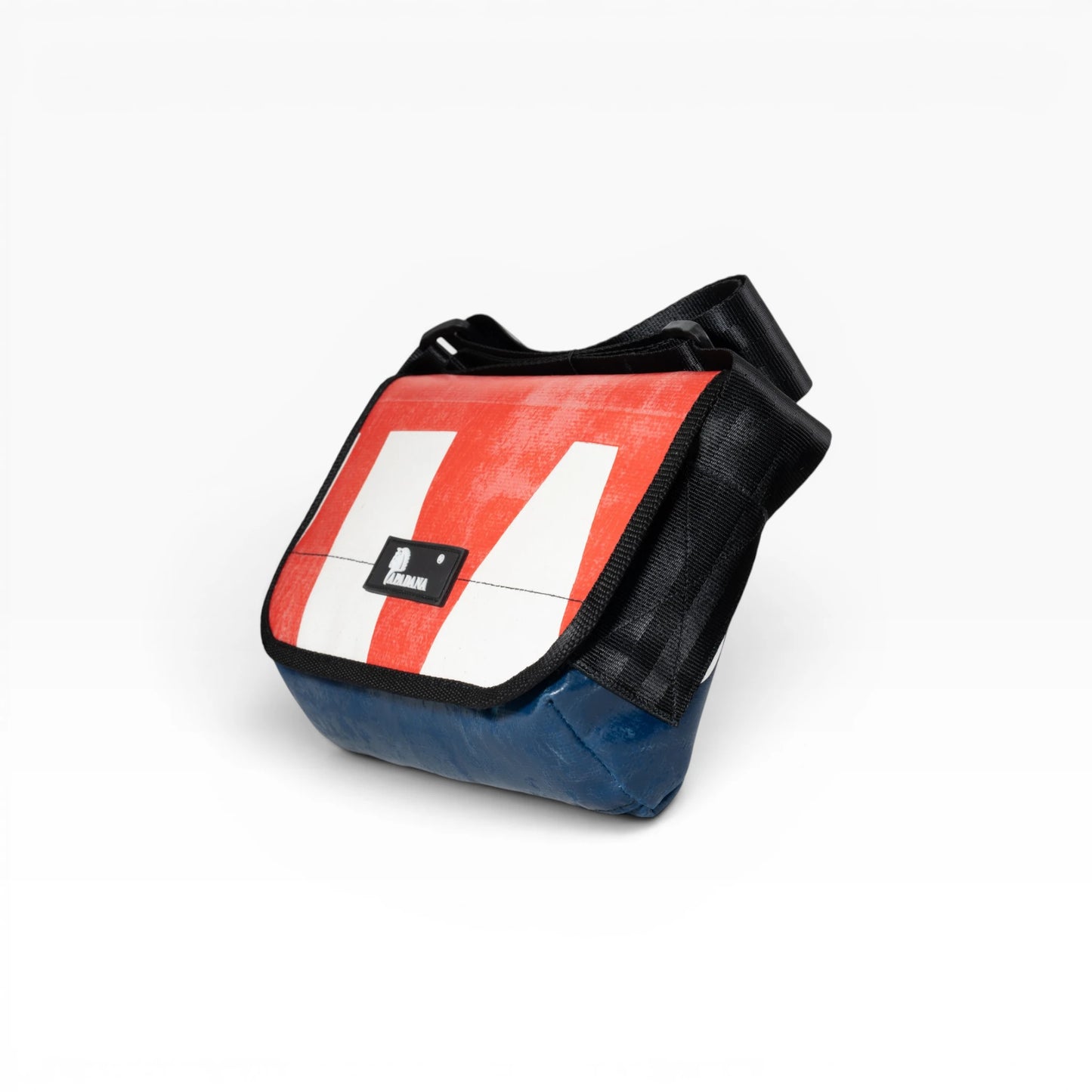Umhängetasche aus recycelter LKW-Plane | Handgemacht | Unisex | Upcycling Schultertasche