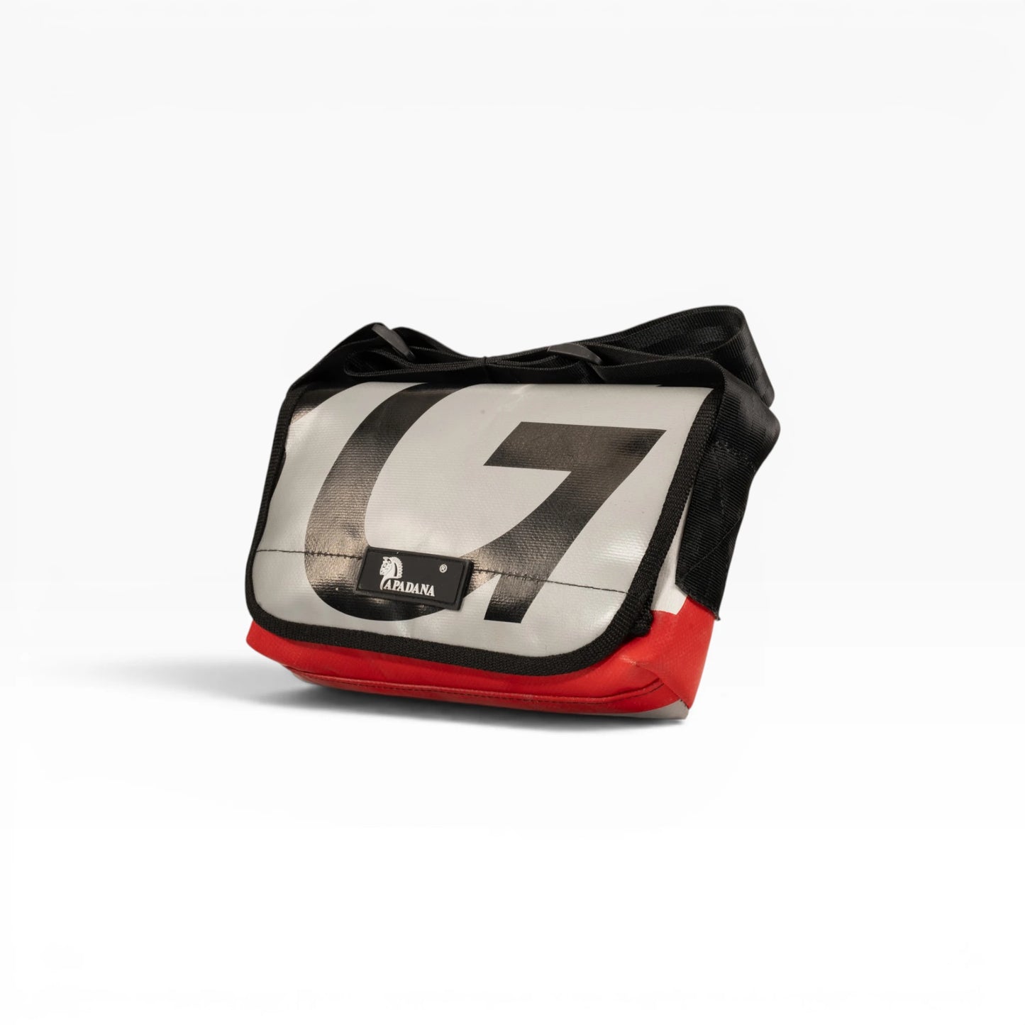 Umhängetasche aus recycelter LKW-Plane | Handgemacht | Unisex | Upcycling Schultertasche
