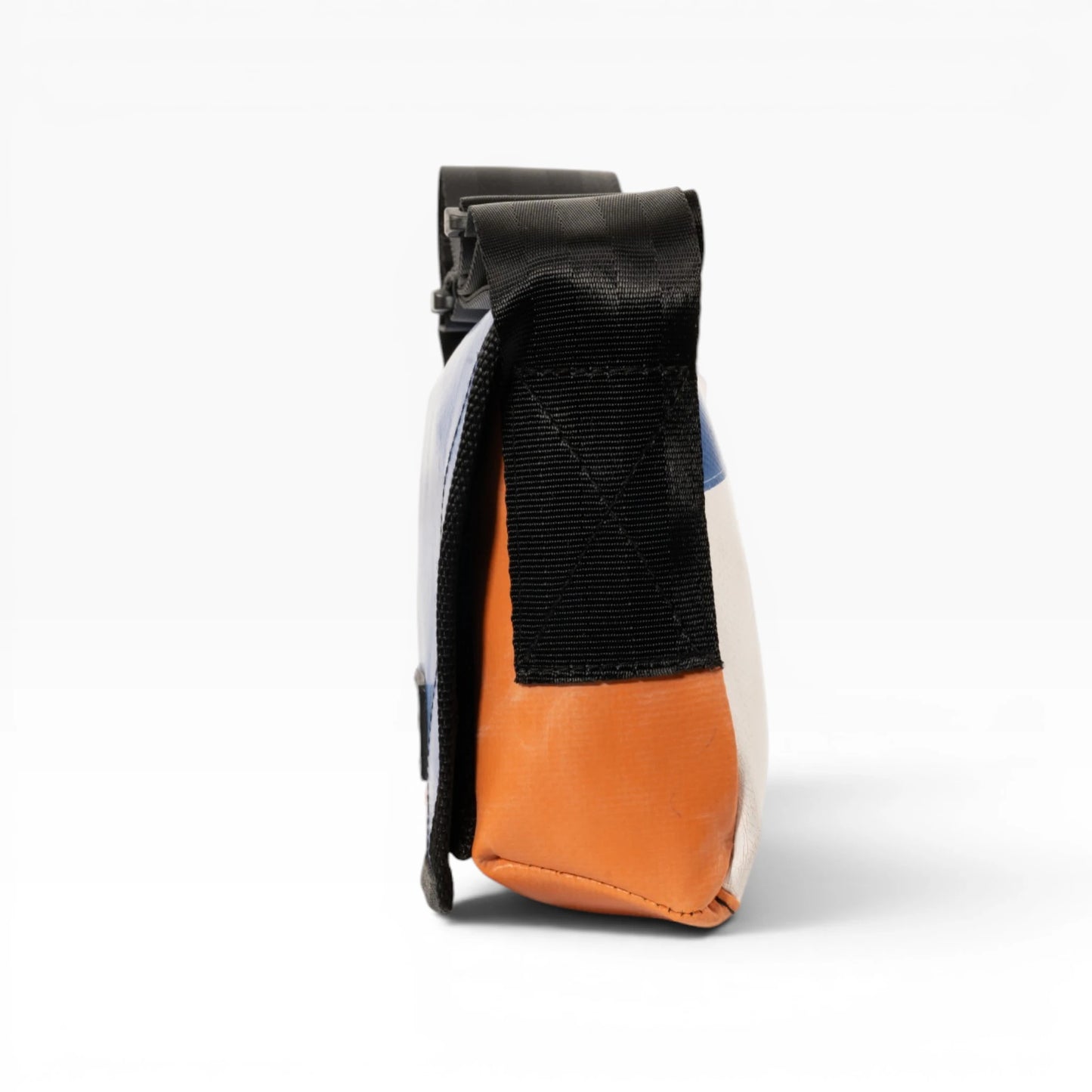 Umhängetasche aus recycelter LKW-Plane | Handgemacht | Unisex | Upcycling Schultertasche