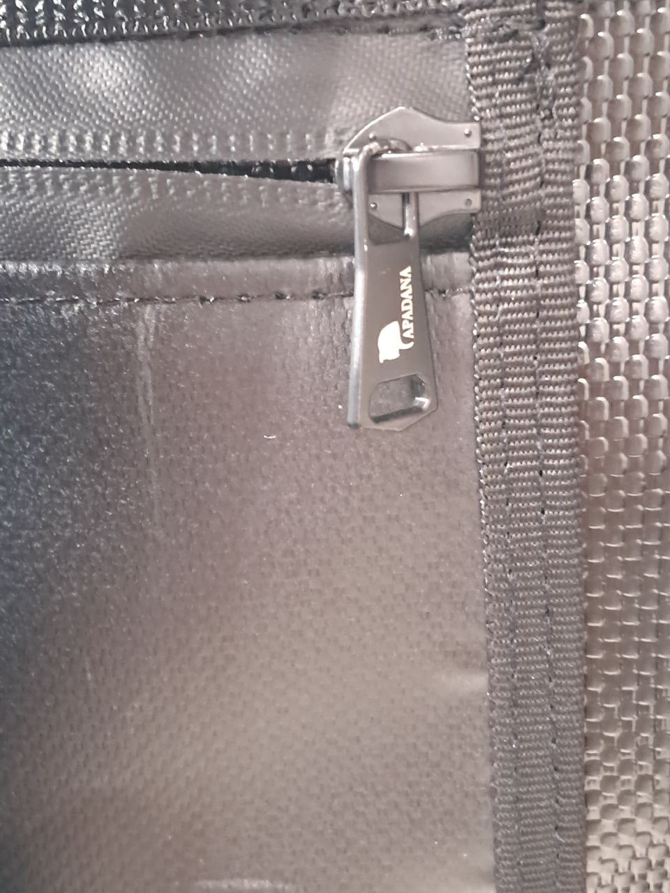 Handgemachter Rolltop Rucksack aus recycelter LKW-Plane