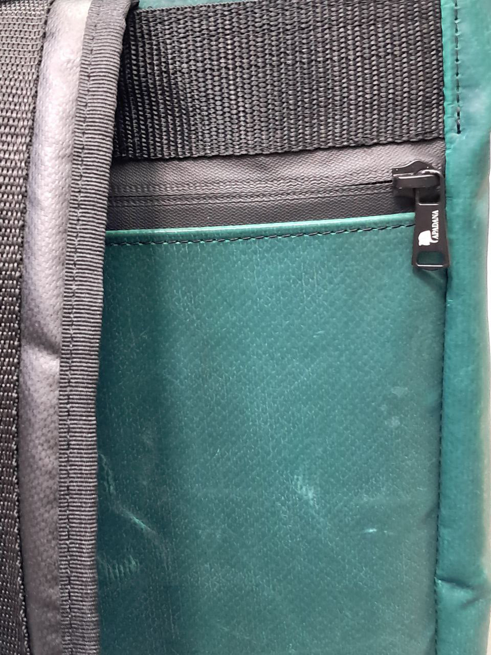 Handgemachter Rolltop Rucksack aus recycelter LKW-Plane