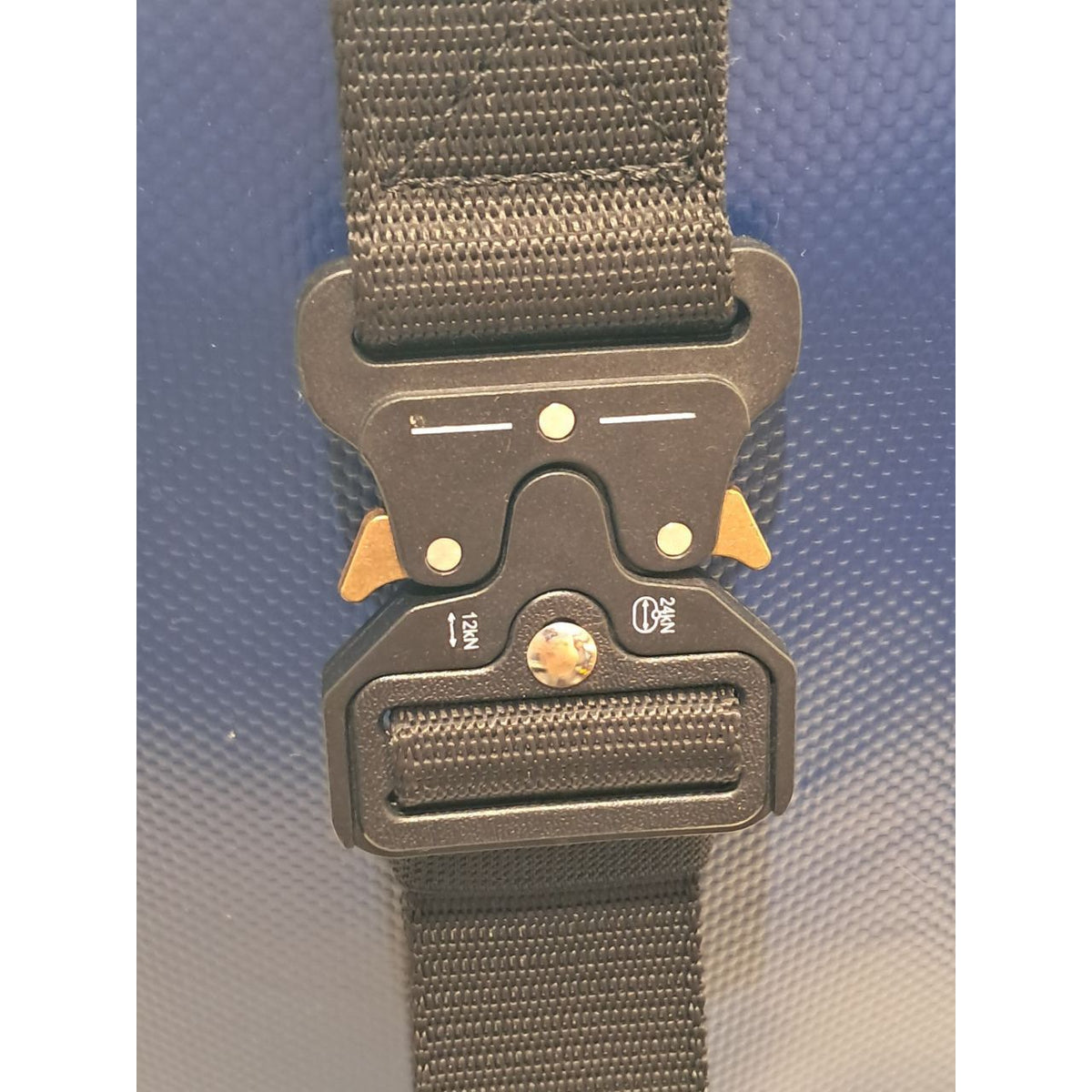 Handgemachter Rolltop Rucksack aus recycelter LKW-Plane