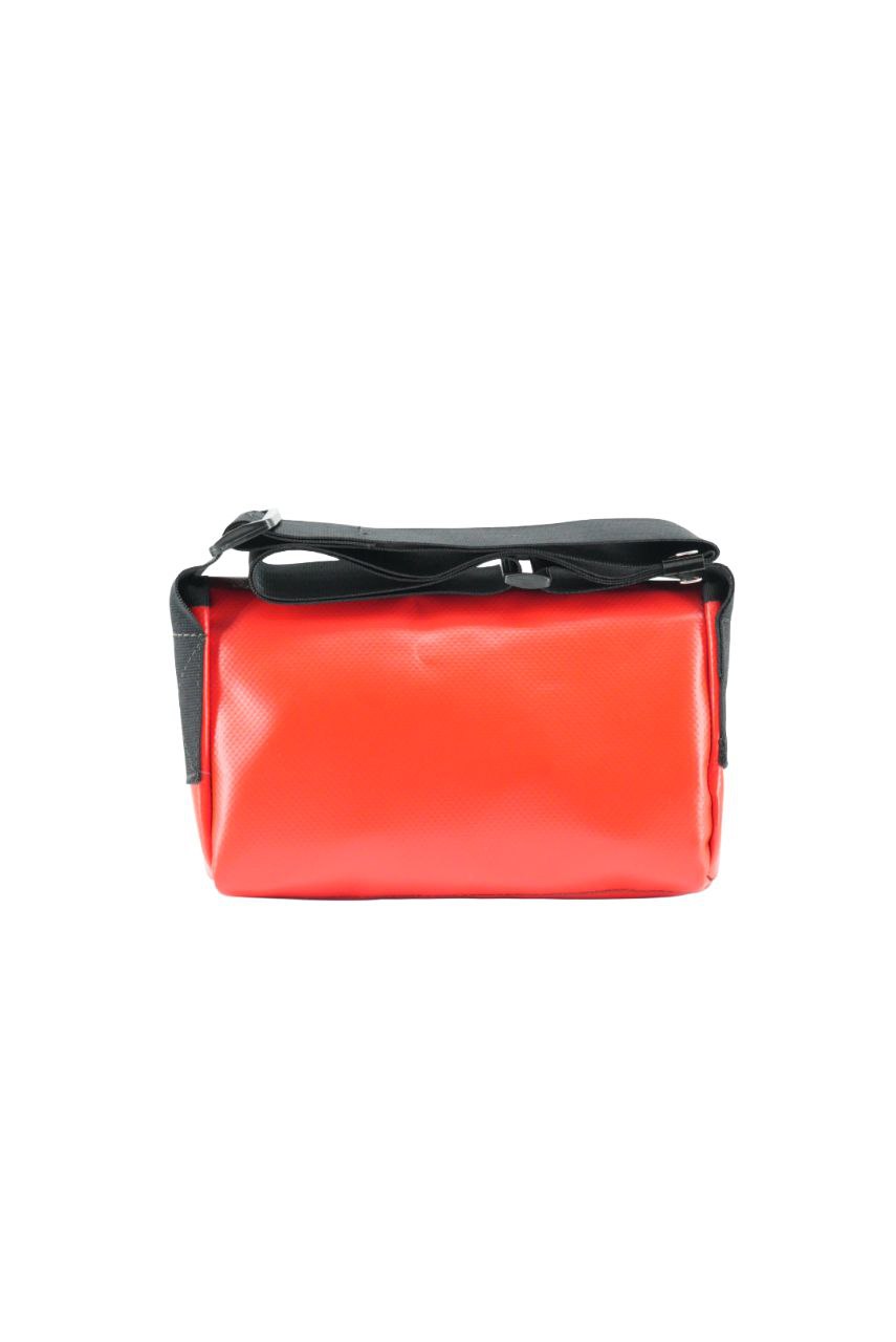 Upcycling Bauchtasche aus LKW-Plane – Unisex Crossbody Bag – 3 Fächer
