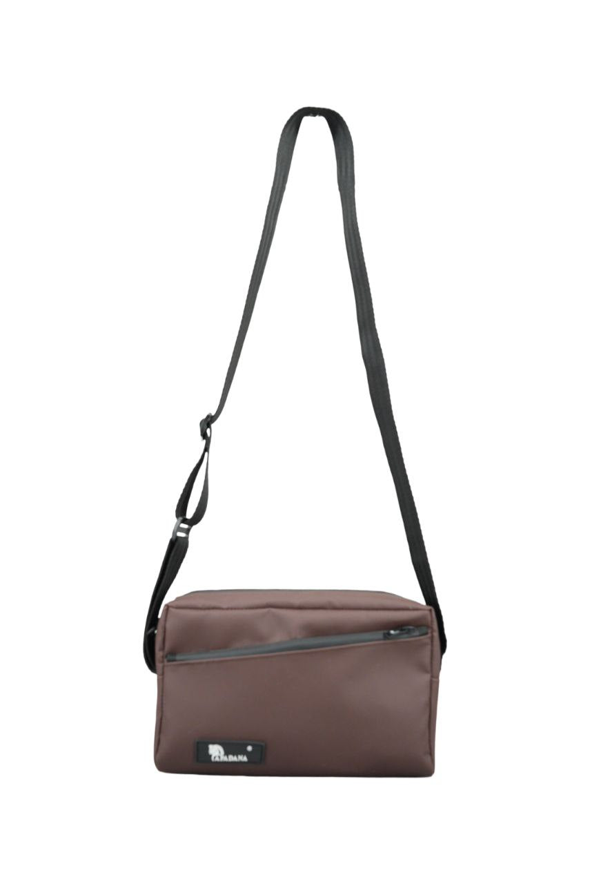 Crossbody Umhängetasche aus recycelter LKW-Plane – Handgemacht