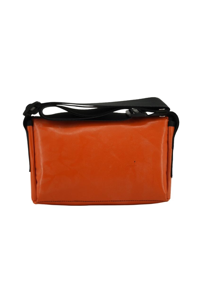 Umhängetasche aus recycelter LKW-Plane | Handgemacht | Unisex | Upcycling Schultertasche