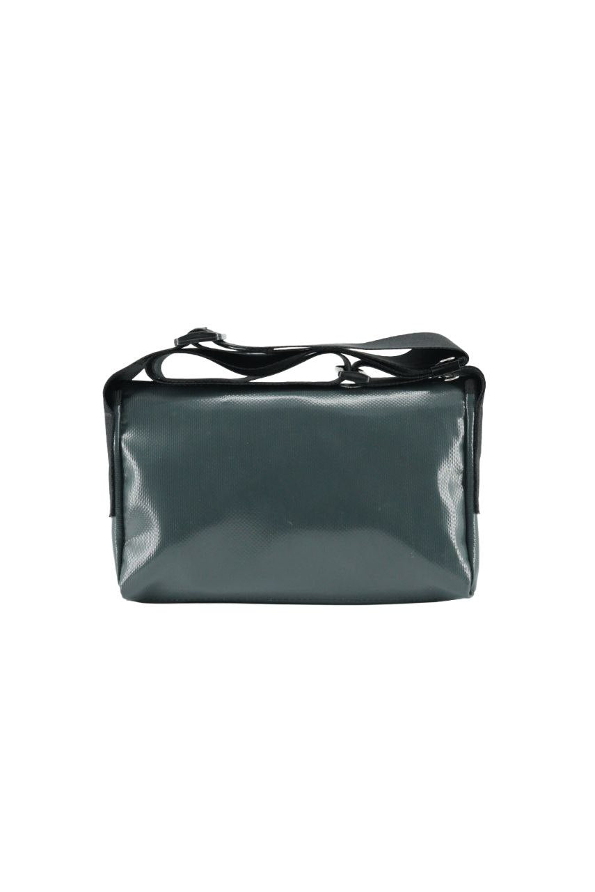 Upcycling Bauchtasche aus LKW-Plane – Unisex Crossbody Bag – 3 Fächer