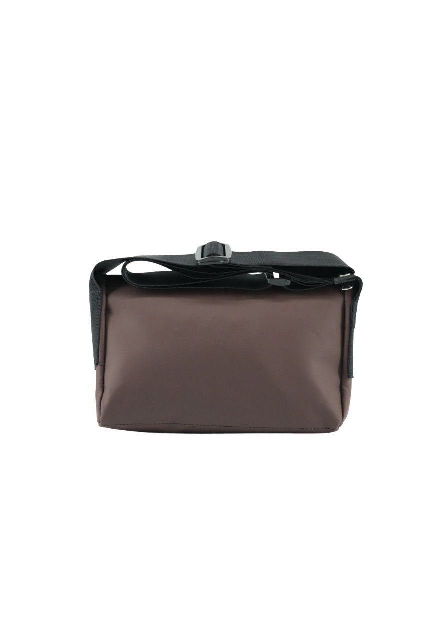 Upcycling Bauchtasche aus LKW-Plane – Unisex Crossbody Bag – 3 Fächer