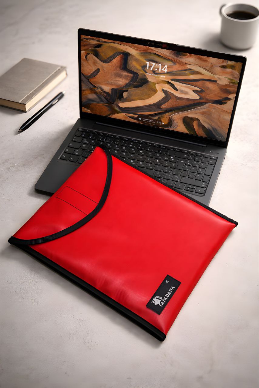 Laptop Tasche 10–13 Zoll aus recycelter LKW-Plane | Handgemachte Notebook Hülle