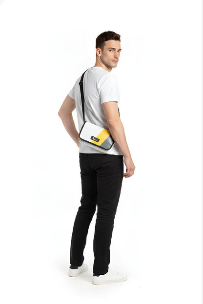 Umhängetasche aus recycelter LKW-Plane | Handgemacht | Unisex | Upcycling Schultertasche