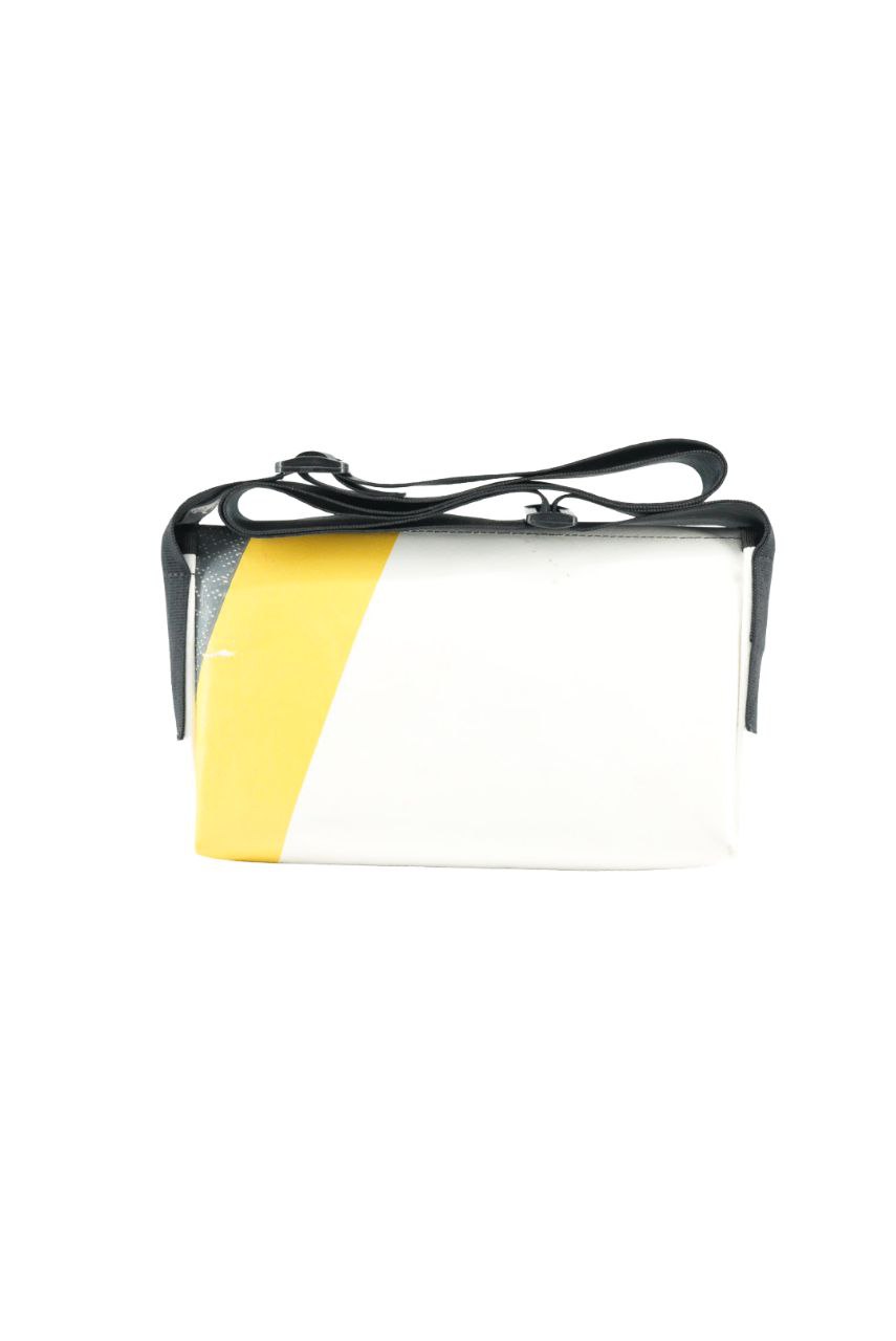 Umhängetasche aus recycelter LKW-Plane | Handgemacht | Unisex | Upcycling Schultertasche
