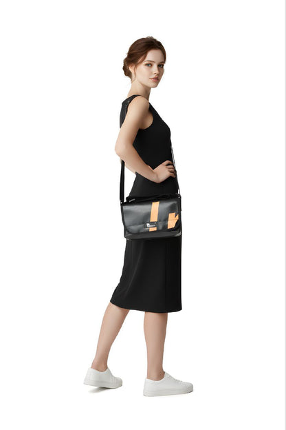 Umhängetasche aus recycelter LKW-Plane | Handgemacht | Unisex | Upcycling Schultertasche