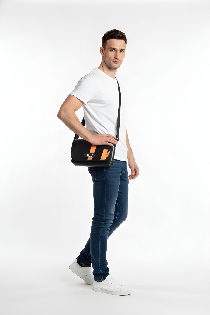 Umhängetasche aus recycelter LKW-Plane | Handgemacht | Unisex | Upcycling Schultertasche