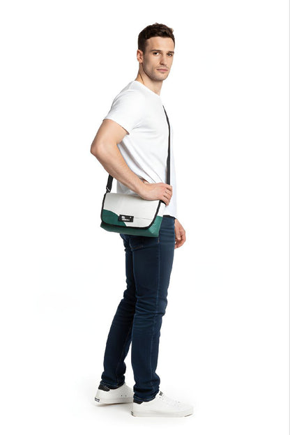 Umhängetasche aus recycelter LKW-Plane | Handgemacht | Unisex | Upcycling Schultertasche