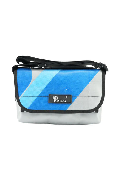 Umhängetasche aus recycelter LKW-Plane | Handgemacht | Unisex | Upcycling Schultertasche