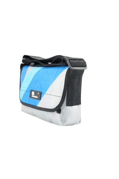 Umhängetasche aus recycelter LKW-Plane | Handgemacht | Unisex | Upcycling Schultertasche
