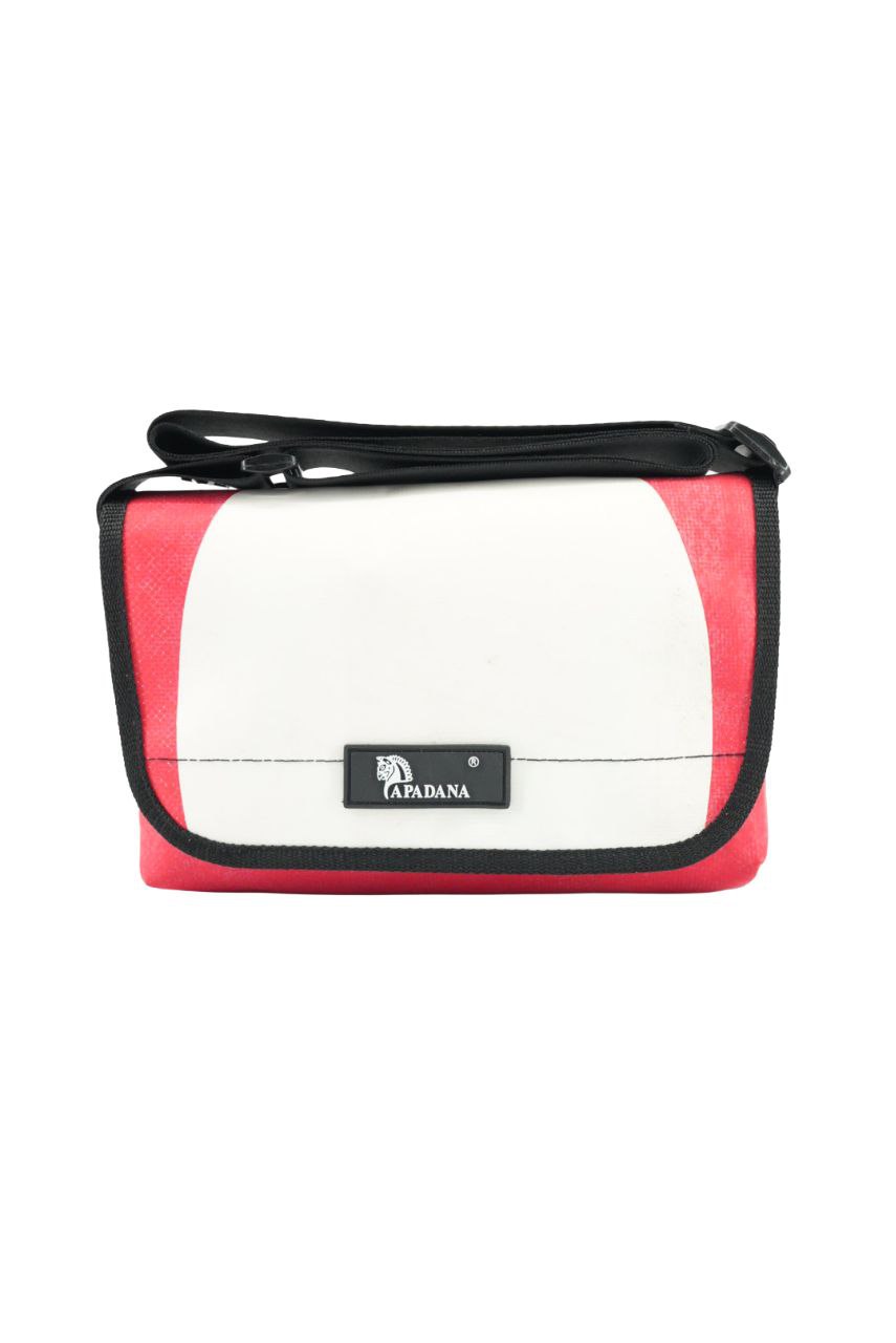 Umhängetasche aus recycelter LKW-Plane | Handgemacht | Unisex | Upcycling Schultertasche