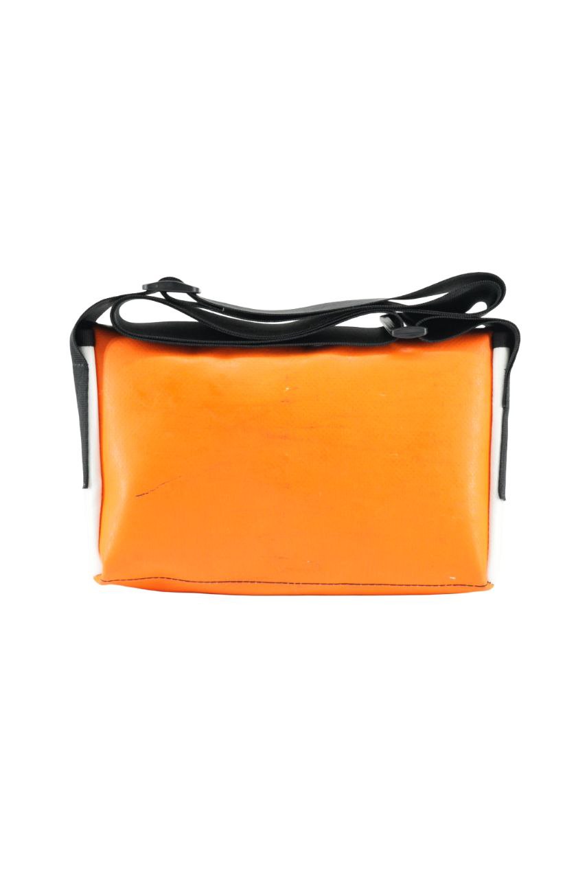 Umhängetasche aus recycelter LKW-Plane | Handgemacht | Unisex | Upcycling Schultertasche