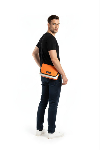 Umhängetasche aus recycelter LKW-Plane | Handgemacht | Unisex | Upcycling Schultertasche