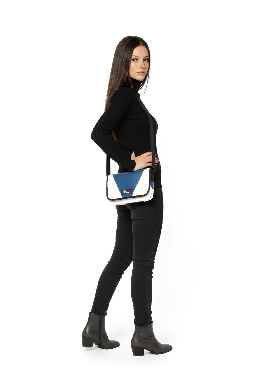 Umhängetasche aus recycelter LKW-Plane | Handgemacht | Unisex | Upcycling Schultertasche