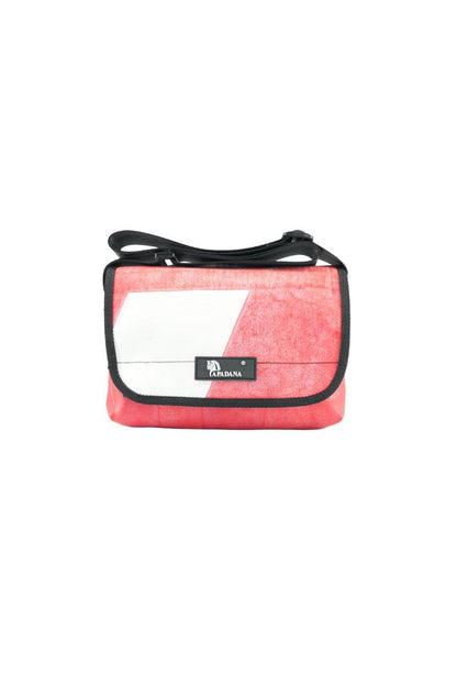 Umhängetasche aus recycelter LKW-Plane | Handgemacht | Unisex | Upcycling Schultertasche