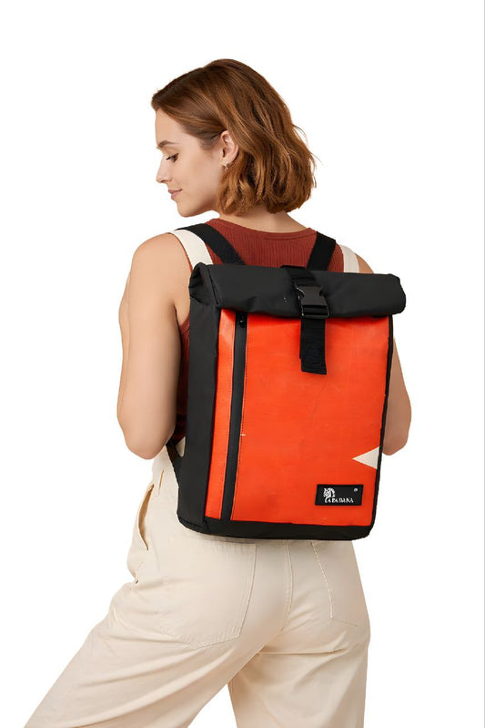 Rolltop Rucksack aus recycelter LKW-Plane | Wasserdicht | Laptopfach | Handgemacht | Unisex