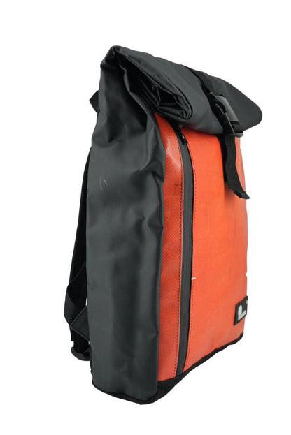 Rolltop Rucksack aus recycelter LKW-Plane | Wasserdicht | Laptopfach | Handgemacht | Unisex