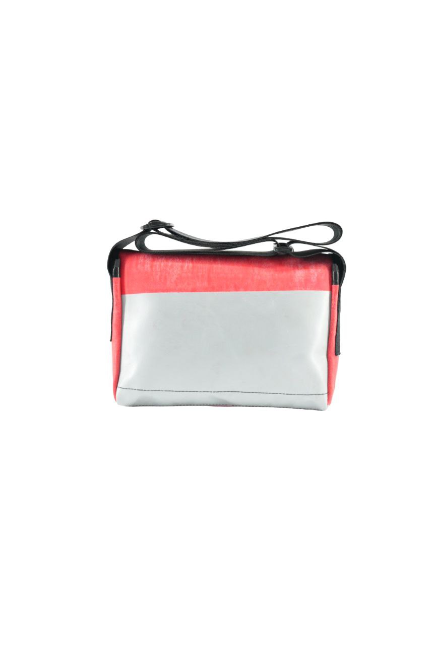 Umhängetasche aus recycelter LKW-Plane | Handgemacht | Unisex | Upcycling Schultertasche