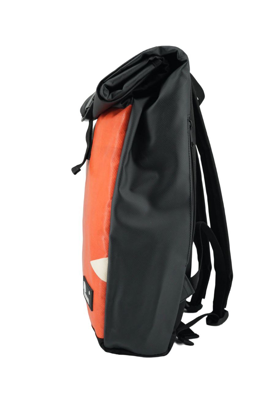 Rolltop Rucksack aus recycelter LKW-Plane | Wasserdicht | Laptopfach | Handgemacht | Unisex