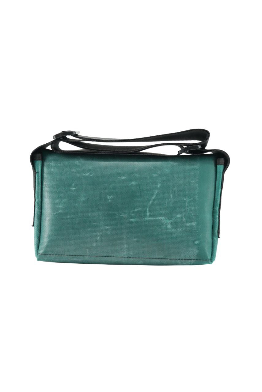 Umhängetasche aus recycelter LKW-Plane | Handgemacht | Unisex | Upcycling Schultertasche