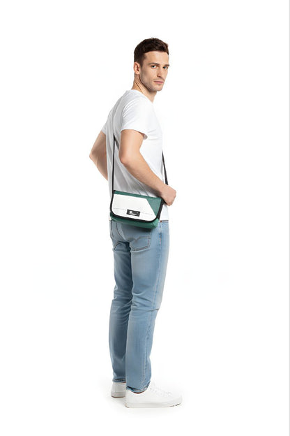 Umhängetasche aus recycelter LKW-Plane | Handgemacht | Unisex | Upcycling Schultertasche