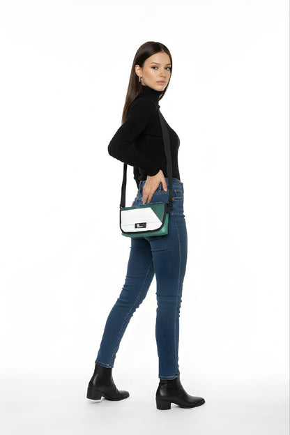 Umhängetasche aus recycelter LKW-Plane | Handgemacht | Unisex | Upcycling Schultertasche