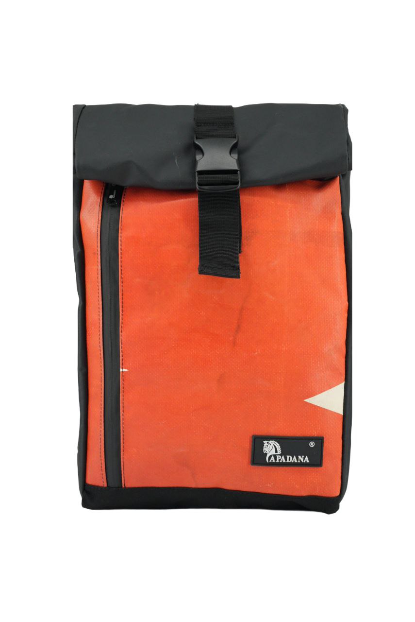Rolltop Rucksack aus recycelter LKW-Plane | Wasserdicht | Laptopfach | Handgemacht | Unisex