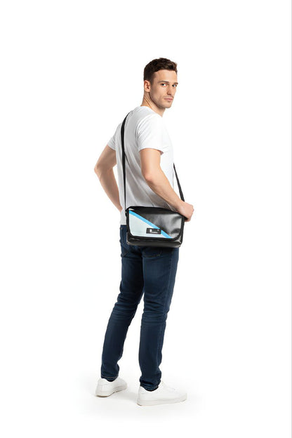 Umhängetasche aus recycelter LKW-Plane | Handgemacht | Unisex | Upcycling Schultertasche