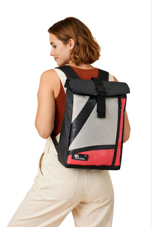 Rolltop Rucksack aus recycelter LKW-Plane | Wasserdicht | Laptopfach | Handgemacht | Unisex