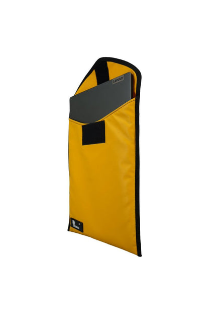 Laptop Tasche 10–13 Zoll aus recycelter LKW-Plane | Handgemachte Notebook Hülle