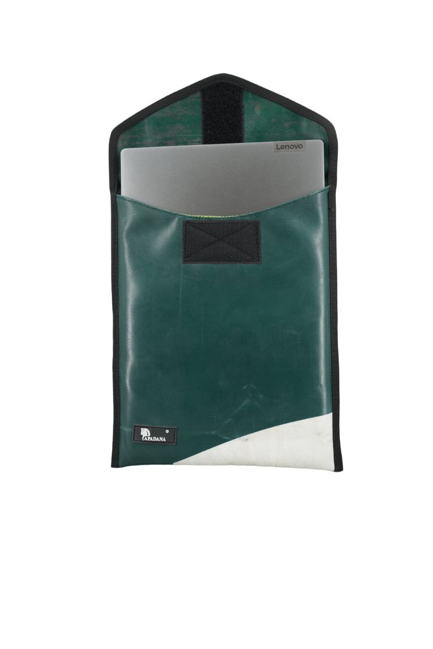 Laptop Tasche 10–13 Zoll aus recycelter LKW-Plane | Handgemachte Notebook Hülle