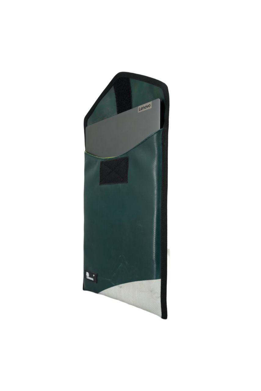 Laptop Tasche 10–13 Zoll aus recycelter LKW-Plane | Handgemachte Notebook Hülle