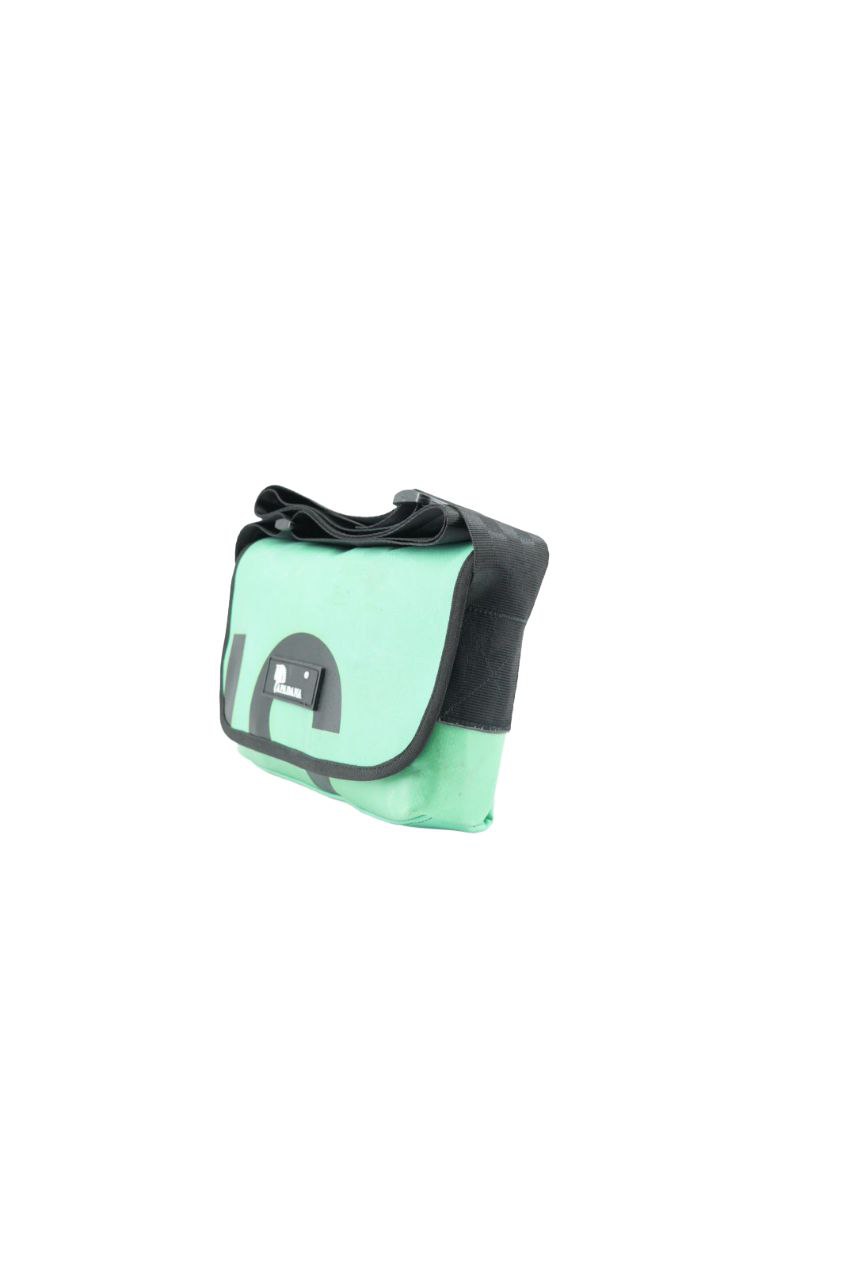 Umhängetasche aus recycelter LKW-Plane | Handgemacht | Unisex | Upcycling Schultertasche