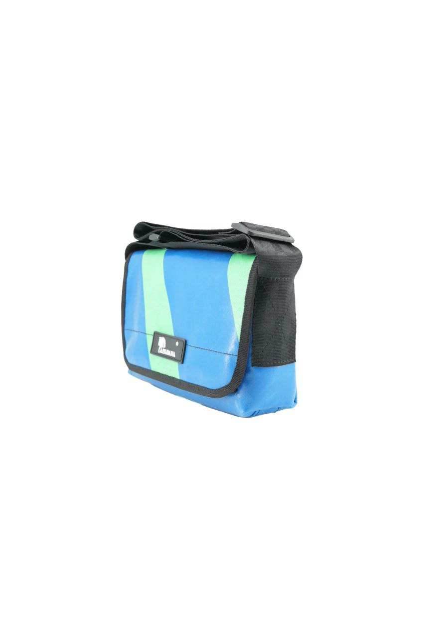 Umhängetasche aus recycelter LKW-Plane | Handgemacht | Unisex | Upcycling Schultertasche