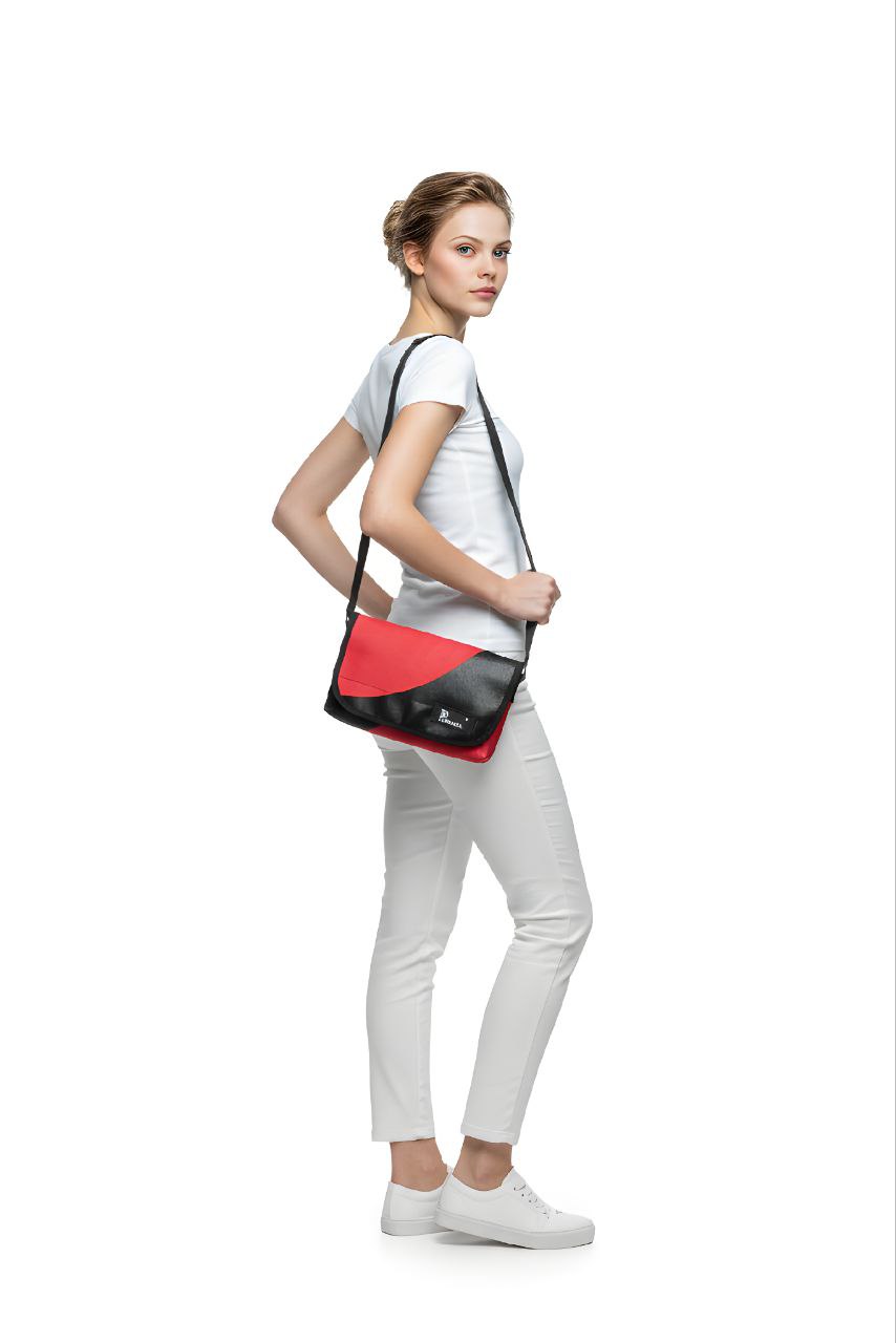 Umhängetasche aus recycelter LKW-Plane | Handgemacht | Unisex | Upcycling Schultertasche
