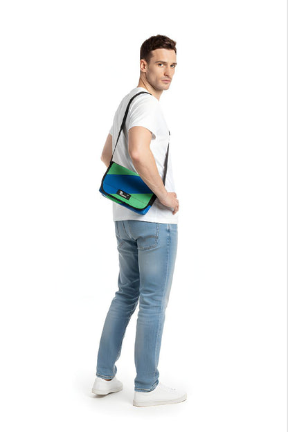 Umhängetasche aus recycelter LKW-Plane | Handgemacht | Unisex | Upcycling Schultertasche