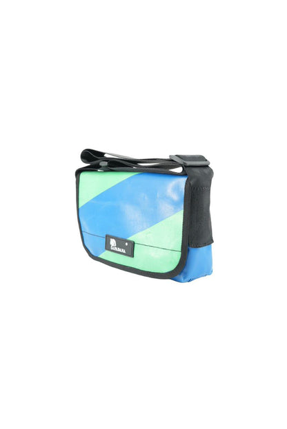 Umhängetasche aus recycelter LKW-Plane | Handgemacht | Unisex | Upcycling Schultertasche