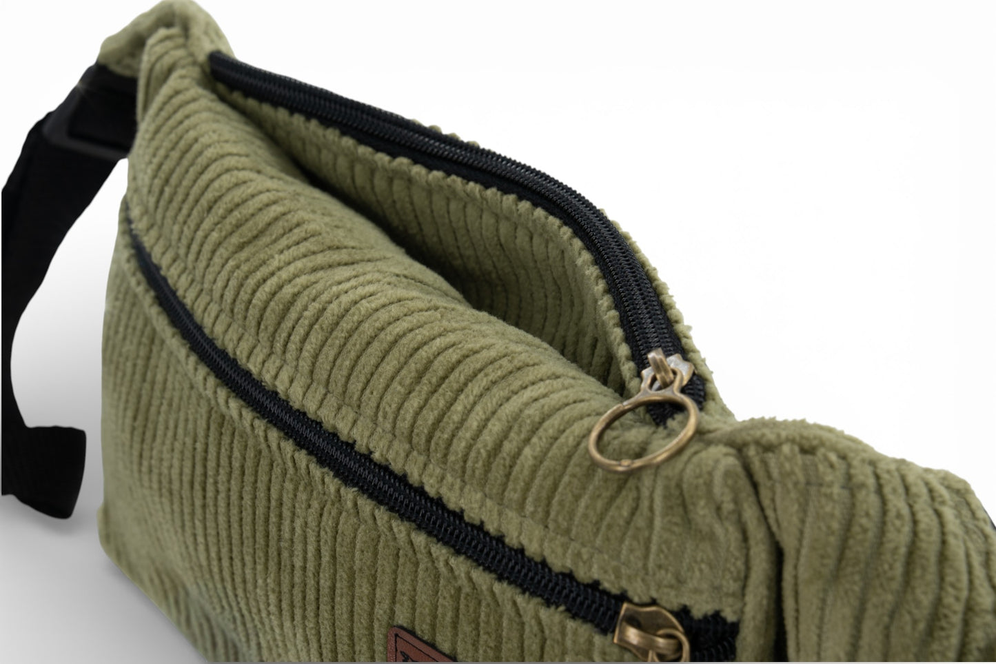 4-Eckig – Nachhaltige Cord-Bauchtasche mit 3 Fächern