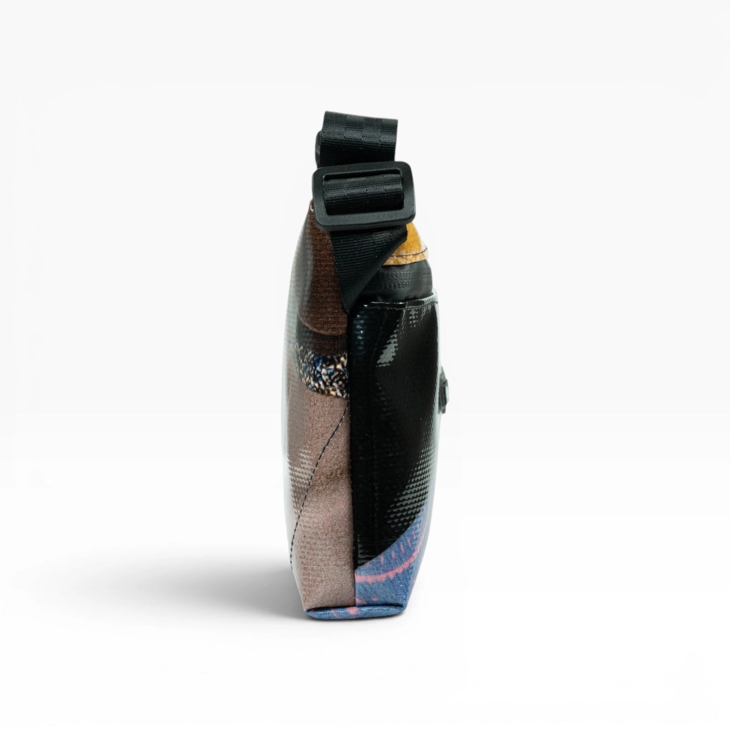 4-Ekig Bauchtasche aus recycelter LKW-Plane | Unisex | Crossbody tragbar | Handgemacht