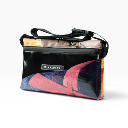 4-Ekig Bauchtasche aus recycelter LKW-Plane | Unisex | Crossbody tragbar | Handgemacht