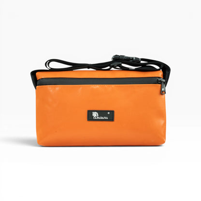4-Ekig Bauchtasche aus recycelter LKW-Plane | Unisex | Crossbody tragbar | Handgemacht